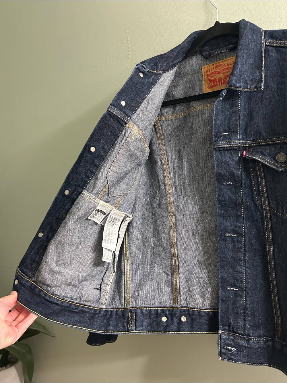 Levi’s dark wash denim Jean jacket classic - Picture 5 of 6